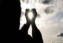 pg游戏官网：刚登场就进球！基耶萨单刀被扑，丹斯补射破门，利物浦3-0领先.